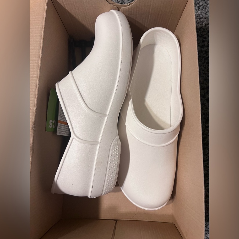 Band new nursing crocs